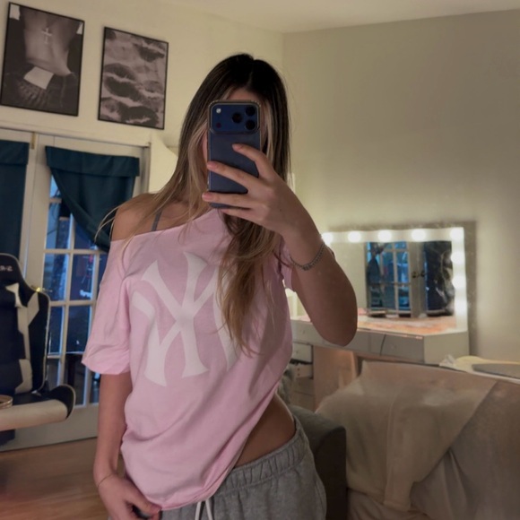 Handmade Pink off the shoulder Women’s top with Yankees design - Picture 2 of 3